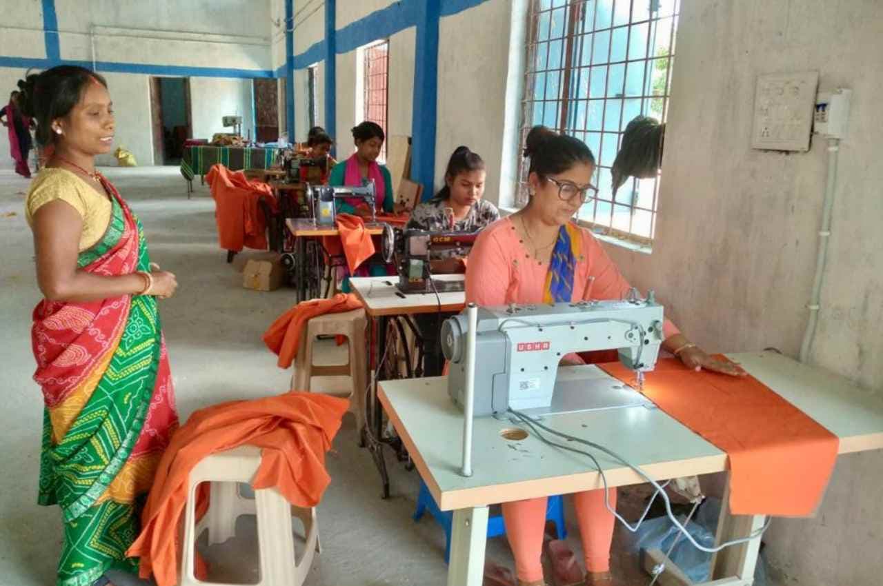 जनकपुर: स्थानीय लोगों के लिए रीपा ने खोले समृद्धि के द्वार, कपड़ा सिलाई से महिलाओं को मिली आजीविका का आधार