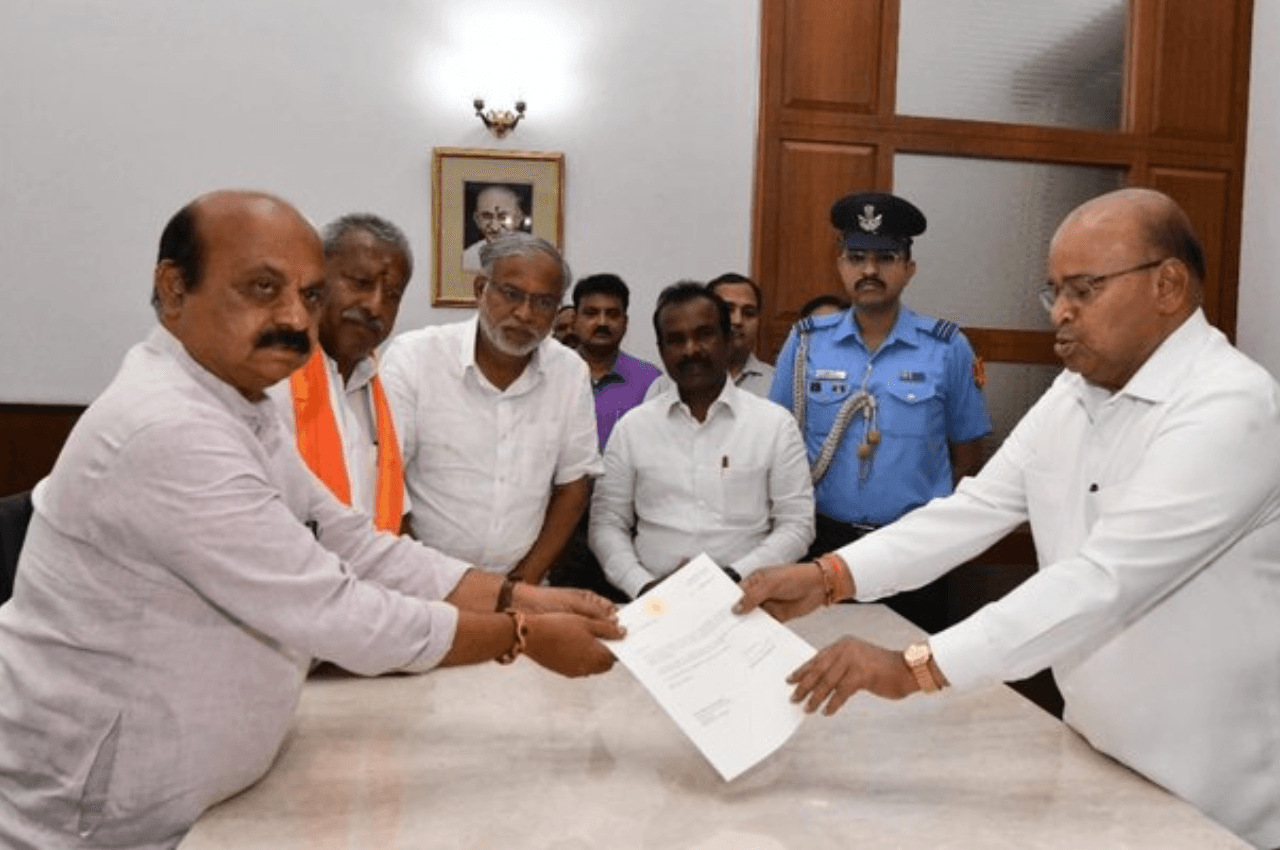Karnataka Election Results: मुख्यमंत्री बोम्मई ने राज्यपाल थावर चंद गहलोत को सौंपा अपना इस्तीफा, बोले- फिर पार्टी को करेंगे मजबूत