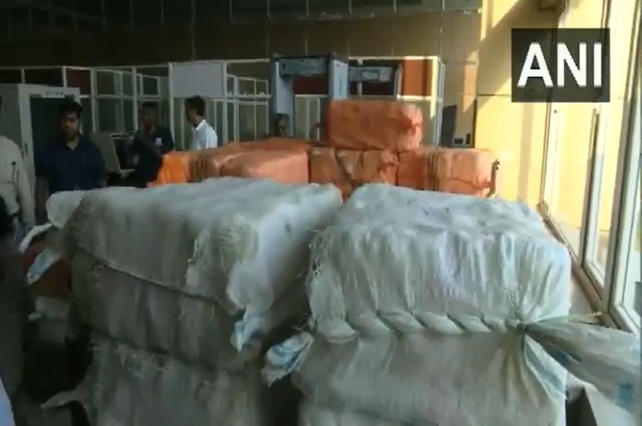 केरल में NCB और नेवी की बड़ी कार्रवाई; कोच्चि तट पर पकड़ी 12 हजार करोड़ रुपये की ड्रग्स, एक पाकिस्तानी गिरफ्तार