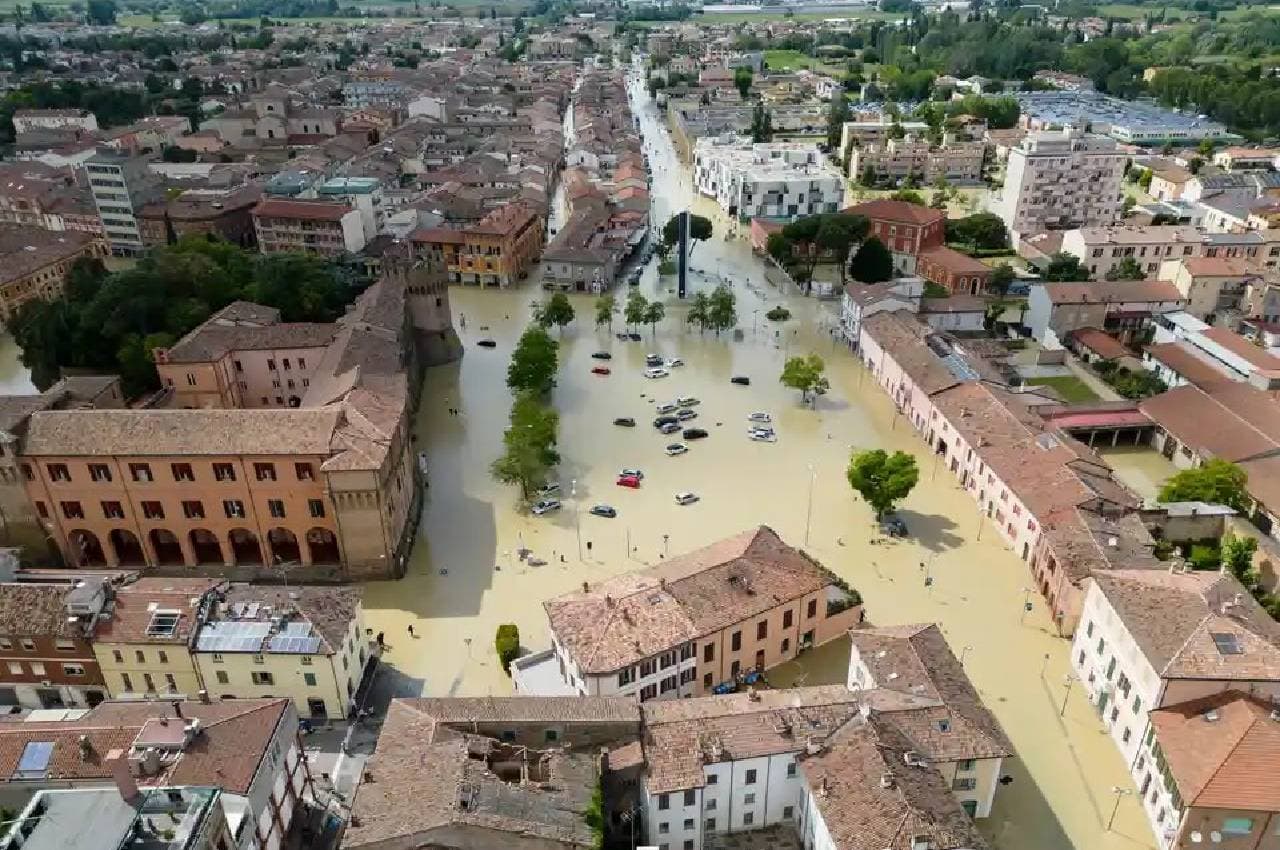Italy Floods: इटली में बाढ़ से घर और खेत तबाह; अब तक 13 लोगों की मौत, 10 हजार से ज्यादा बेघर