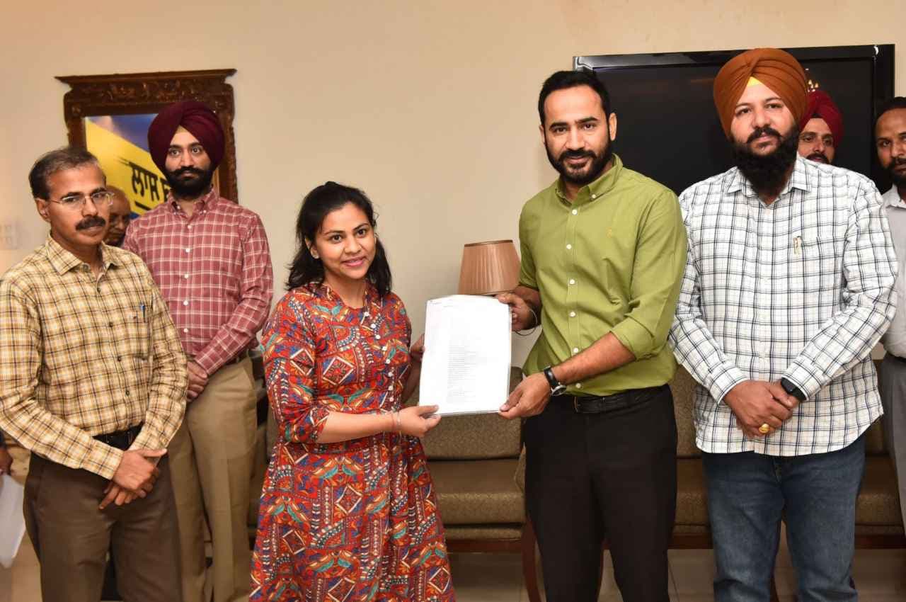 जल संसाधन मंत्री गुरमीत सिंह मीत हेयर ने विभाग के 68 क्लर्कों को दिए नियुक्ति पत्र