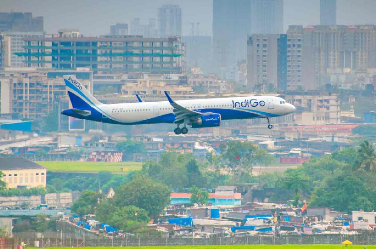 दुबई से अमृतसर आ रही इंडिगो फ्लाइट में महिला क्रू मेंबर से छेड़छाड़, आरोपी गिरफ्तार
