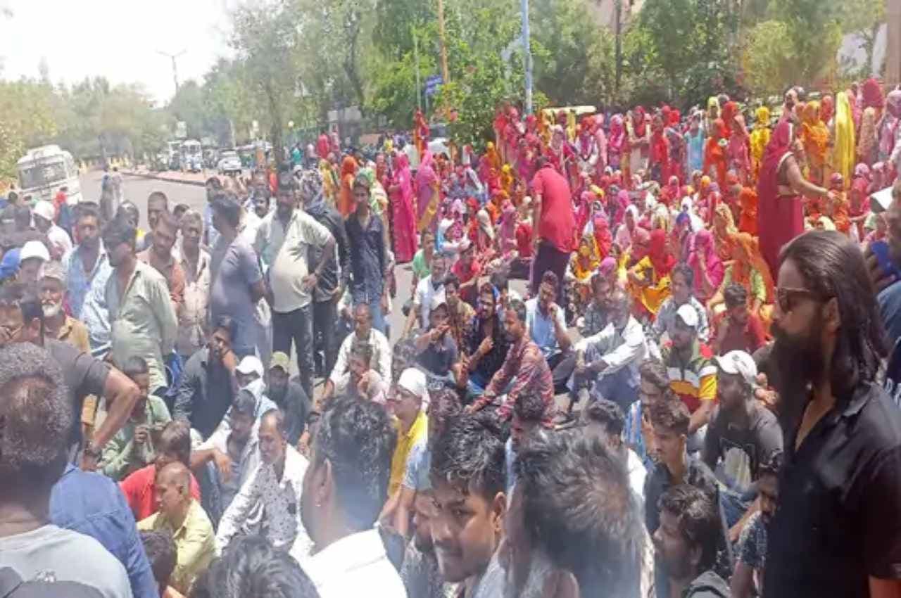 Jodhpur News: तीसरे दिन भी जारी रही सफाई कर्मचारियों की हड़ताल, कलेक्ट्रेट का किया घेराव