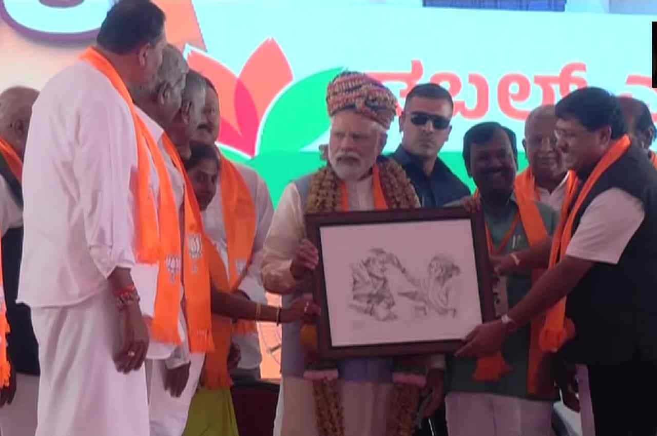 Karnataka Election 2023: पीएम मोदी का कांग्रेस-JDS पर हमला, बोले- दोनों दिखावे के दो दल, दिल और करतूतों से एक हैं
