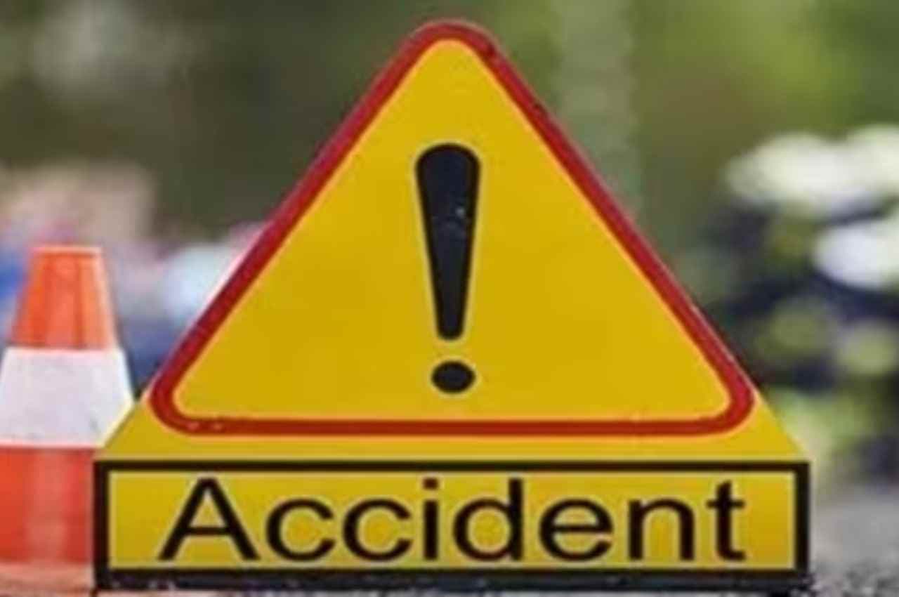 Karnataka Road Accident: कर्नाटक के कोप्पल में लॉरी से टकराई कार, छह लोगों की मौत