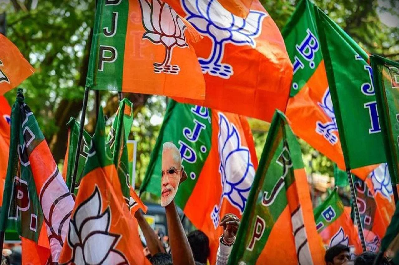 BJP के दिग्गज नेता ने CM शिवराज से मिलने मांगा समय, पूर्व मंत्री भी भोपाल में सक्रिए