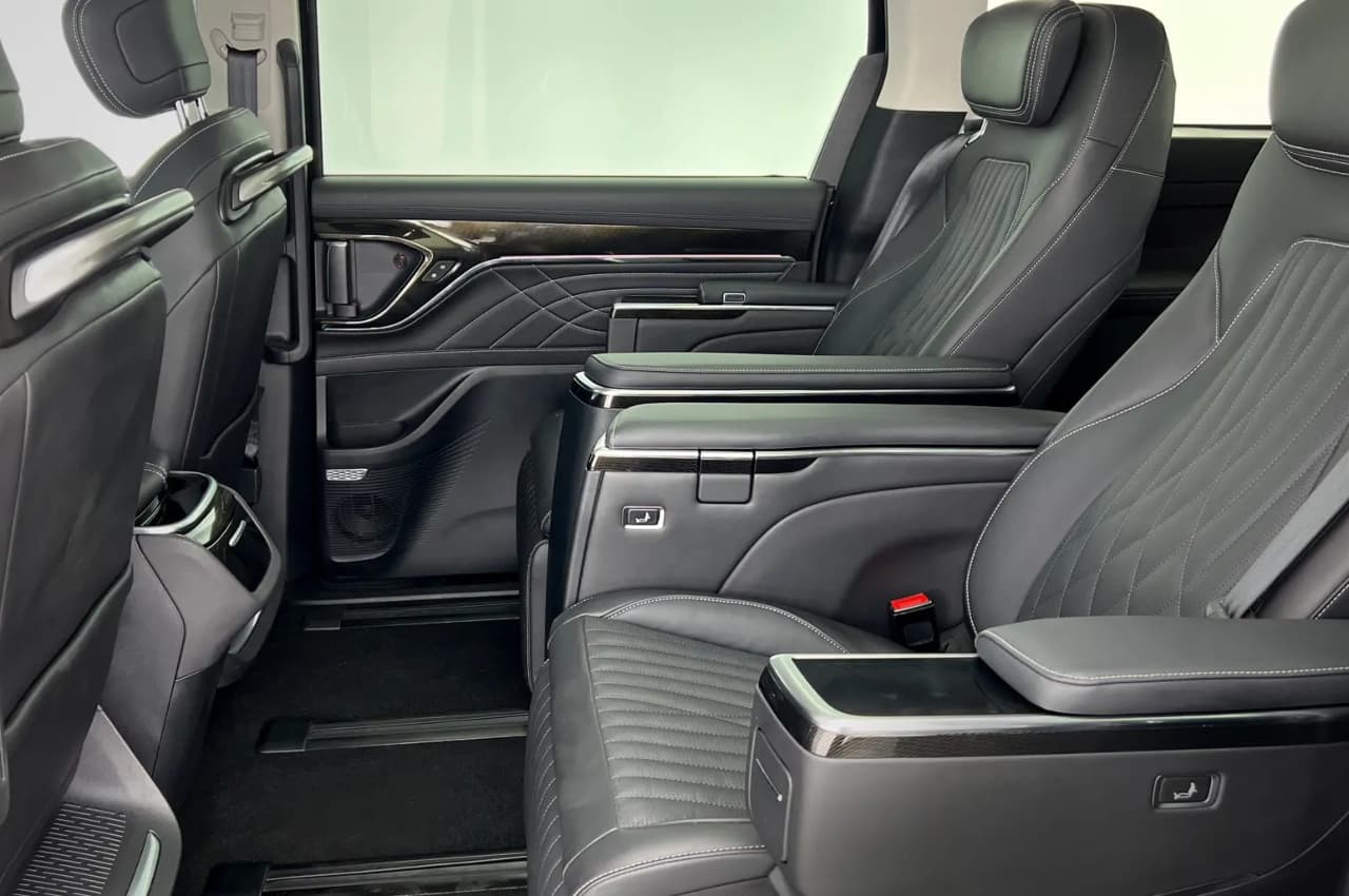 Maxus 9 EV
