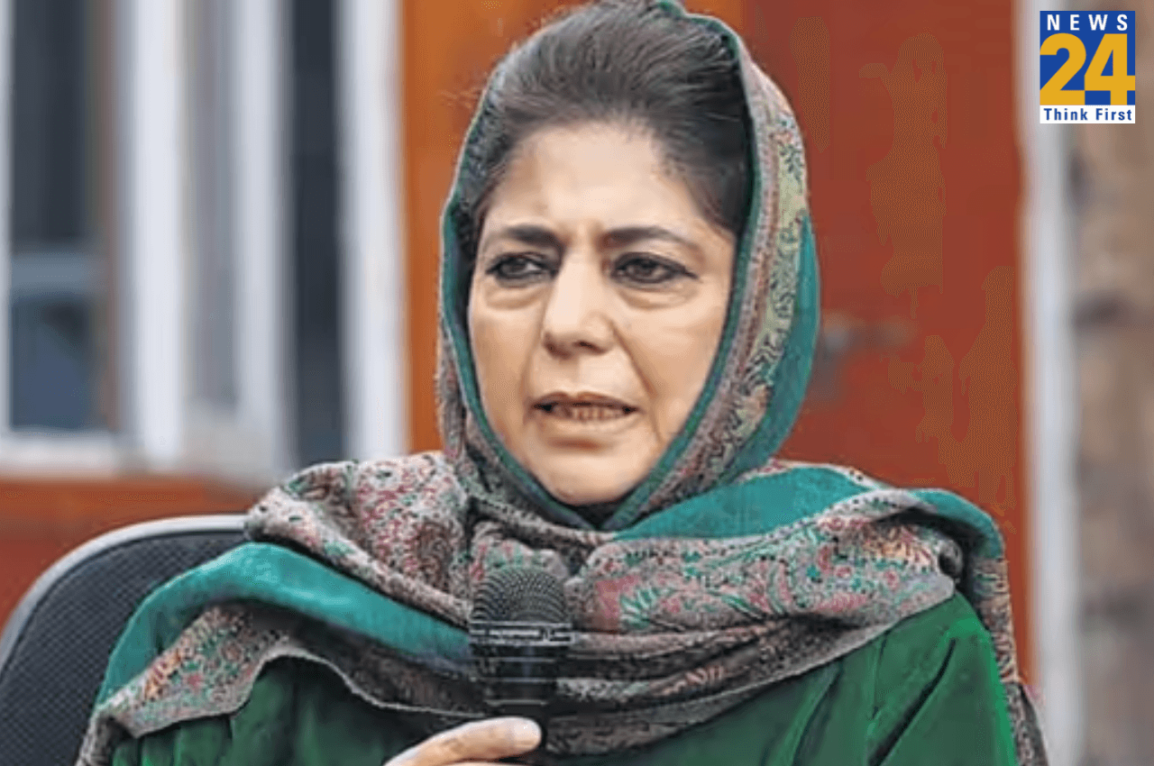 Pulwama: महबूबा मुफ्ती का दावा- सेना ने पुलवामा मस्जिद में मुसलमानों को 'जय श्री राम' बोलने के लिए किया मजबूर