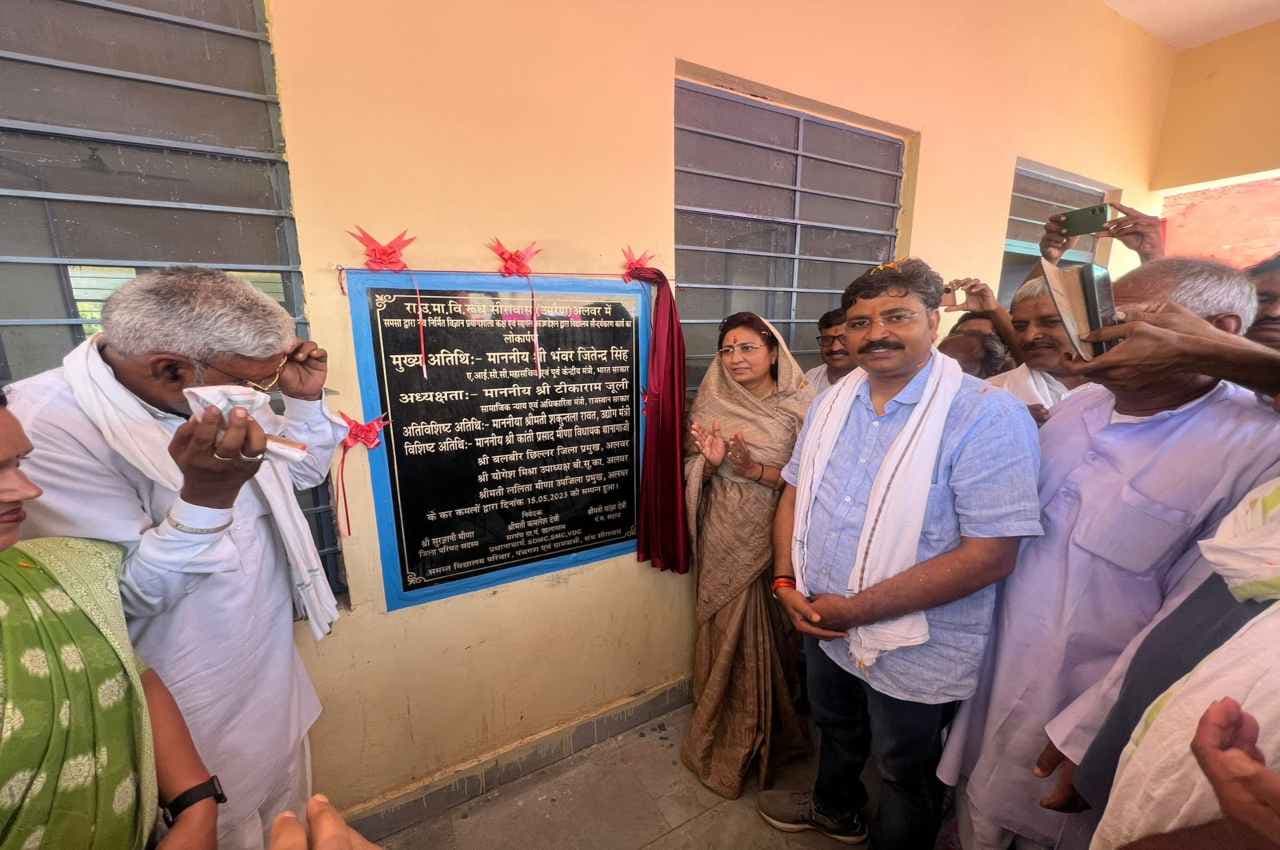 Rajasthan News: अलवर में बोले मंत्री टीकाराम जूली- 'गुणवत्तायुक्त शिक्षा देना सरकार की प्राथमिकता'