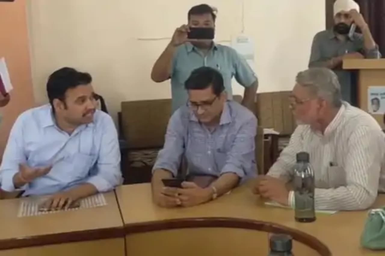 हनुमानगढ़ में बीच बैठक आपस में झगड़े विधायक-तहसीलदार, विशेष गिरदावरी की बात पर हुआ विवाद