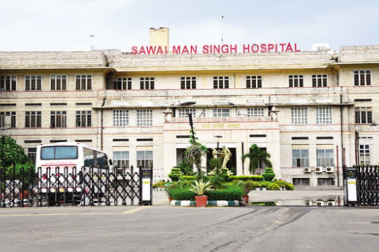 Rajasthan News: SMS के डाॅक्टरों का कारनामा, रोबोट की मदद से की वेंट्रल हर्निया की सर्जरी