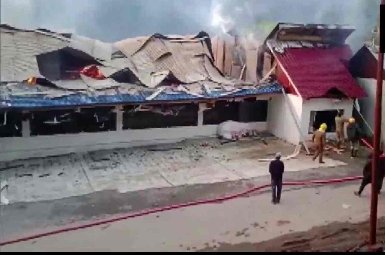 Ramban Hotel Fire: जम्मू-कश्मीर के रामबन में होटल में लगी आग, दो लोगों की मौत, कई झुलसे