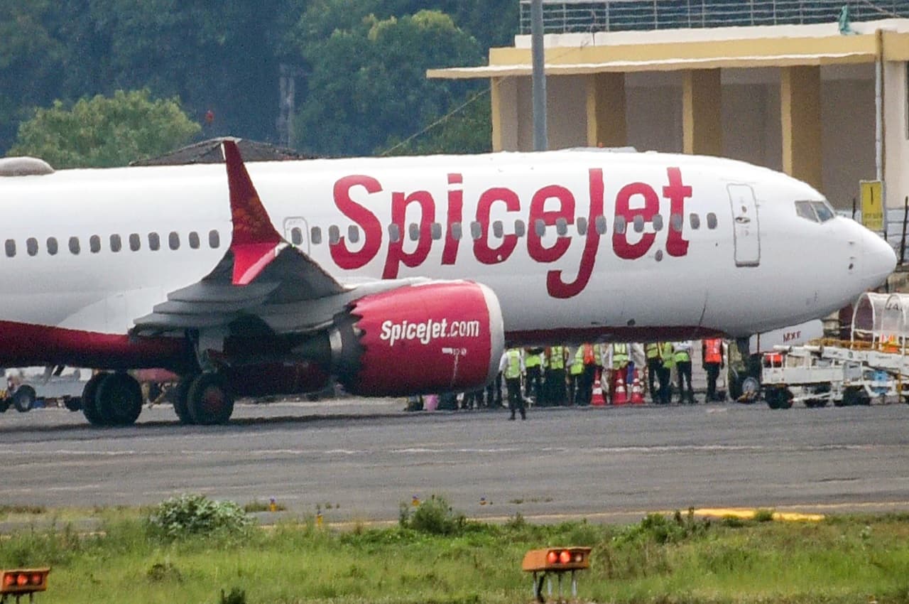 Go First के दिवालियापन को भुनाना चाहता है SpiceJet, आउट ऑफ सर्विस प्लेन्स को उड़ाएगा