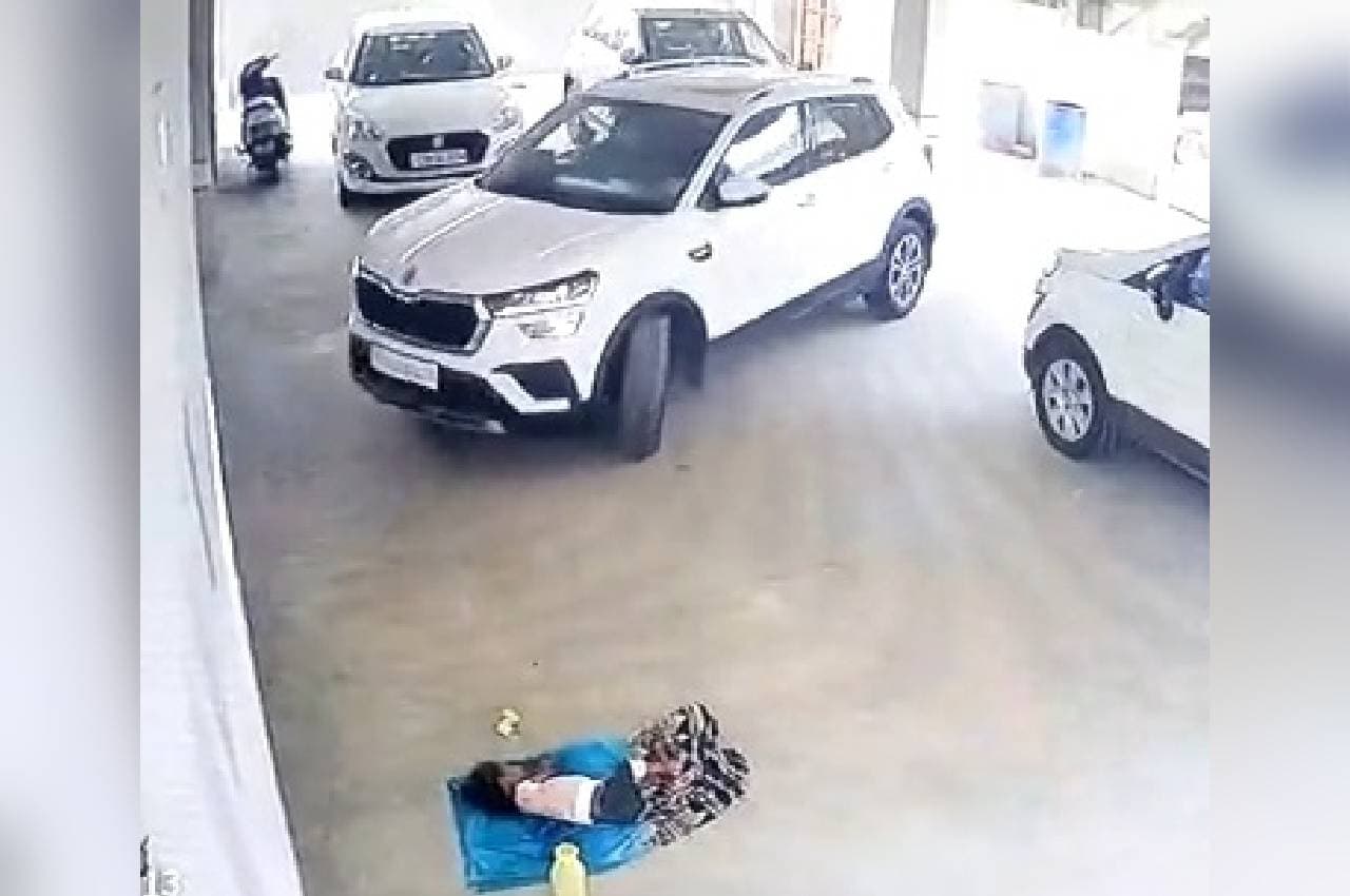 Hyderabad Shocking: हैदराबाद में पार्किंग में सो रही 3 साल की बच्ची को कार से कुचला, घटना CCTV में कैद