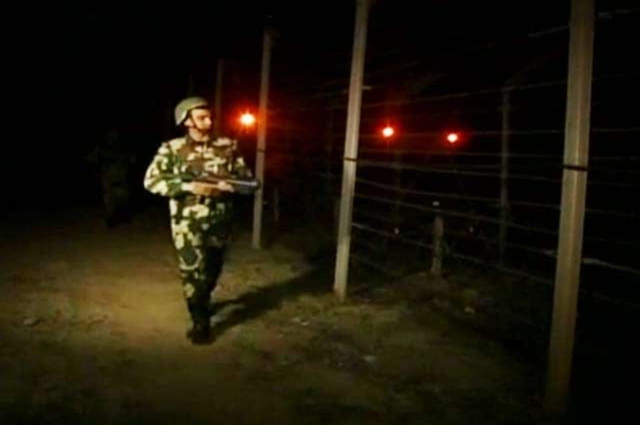 Sriganganagar News: पाकिस्तान की ओर से आए ड्रोन को बीएसएफ ने फायरिेंग कर खदेड़ा, सर्च अभियान जारी