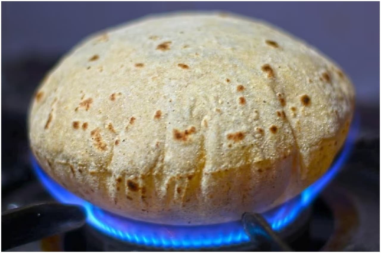 Suji Ki Roti Recipe: इस तरह से बनाएं नरम और फूली हुई सूजी की रोटी, जानें आसान विधि