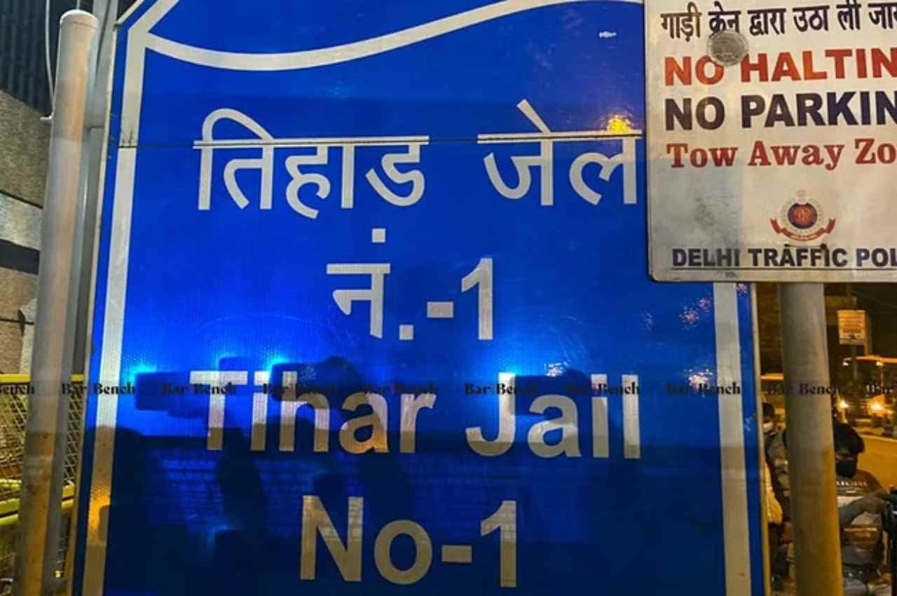 टिल्लू ताजपुरिया केस के बाद बड़ी कार्रवाई, दिल्ली में 80 जेल अधिकारियों का तबादला