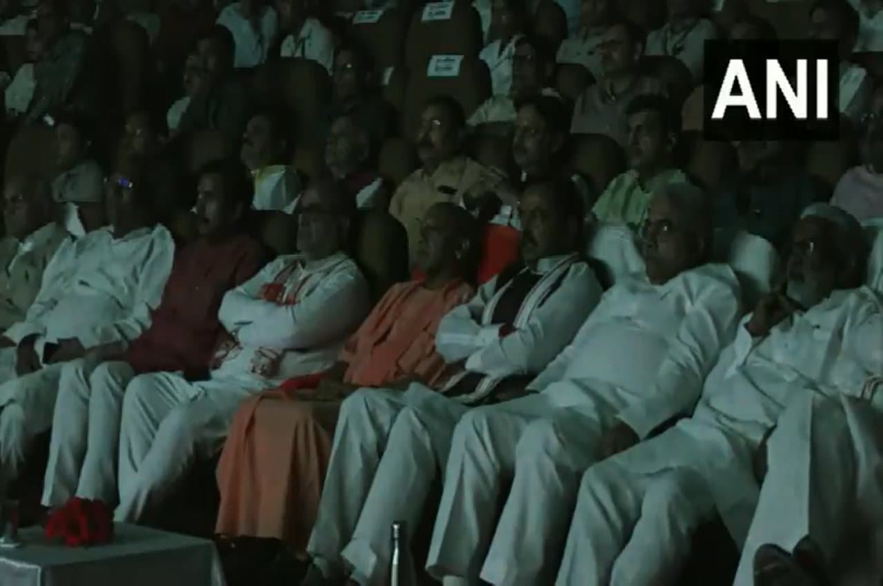 UP News: सीएम योगी ने पूरी कैबिनेट के साथ लोकभवन में देखी फिल्म 'The Kerala Story', जानें मंत्रियों ने क्या कहा ?