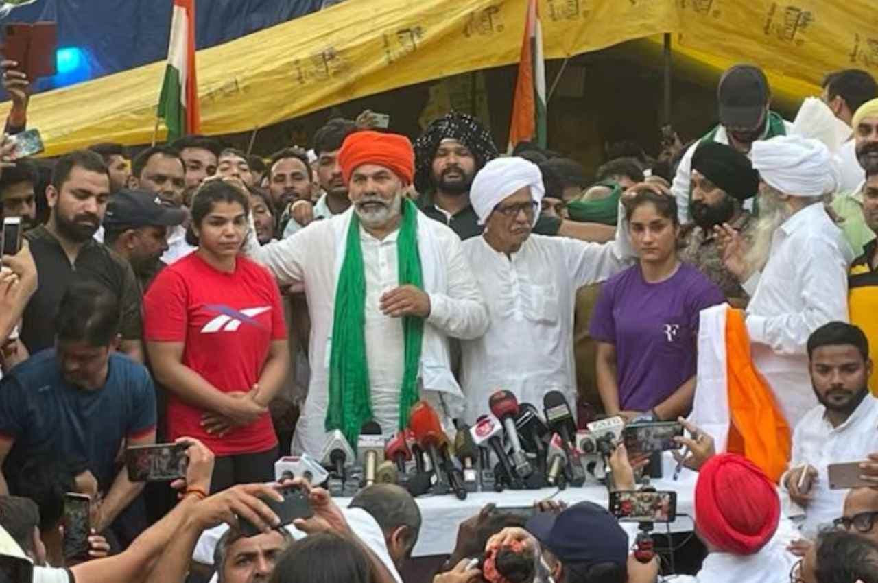 Wrestlers Protest: जंतर-मंतर से सरकार को अल्टीमेटम, राकेश टिकैत बोले-20 मई से पहले गिरफ्तार हों बृजभूषण