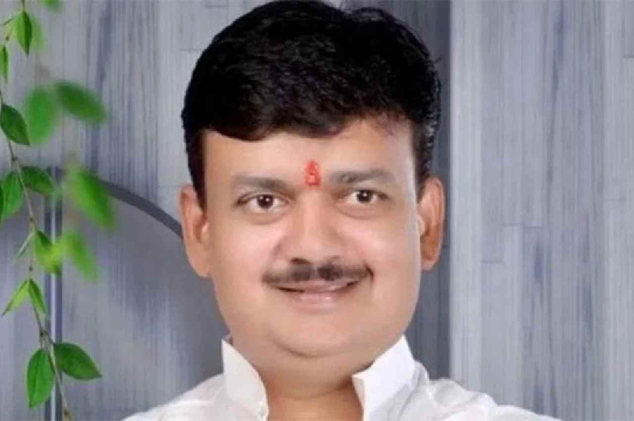 महाराष्ट्र से कांग्रेस के एकमात्र सांसद सुरेश बालू धनोरकर का निधन, तीन दिन पहले ही गुजरे थे पिता