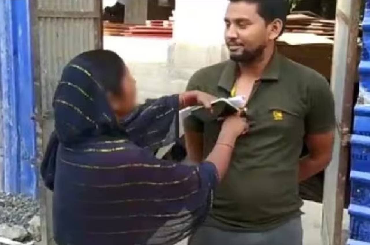 बिहार के भागलपुर में लड़की की दबंगई; बॉयफ्रेंड को ऑफिस से कॉलर पकड़कर खींच ले गई मंदिर, जानें फिर क्या हुआ?
