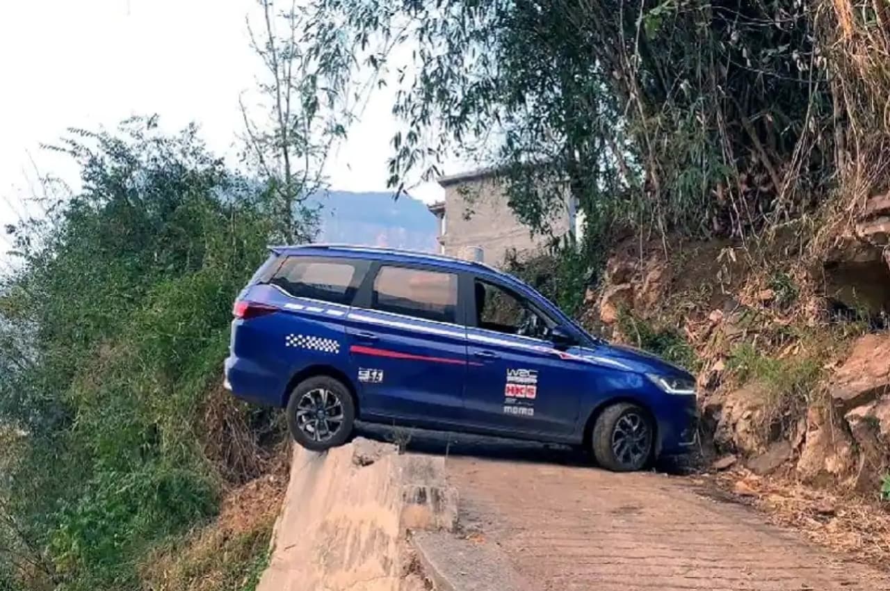 गर्मियों में पहाड़ों पर है घूमने का प्लान, इस फीचर वाली कार को लेकर जाएं, रहेंगे सुरक्षित, मम्मी को भी नहीं होगी चिंता