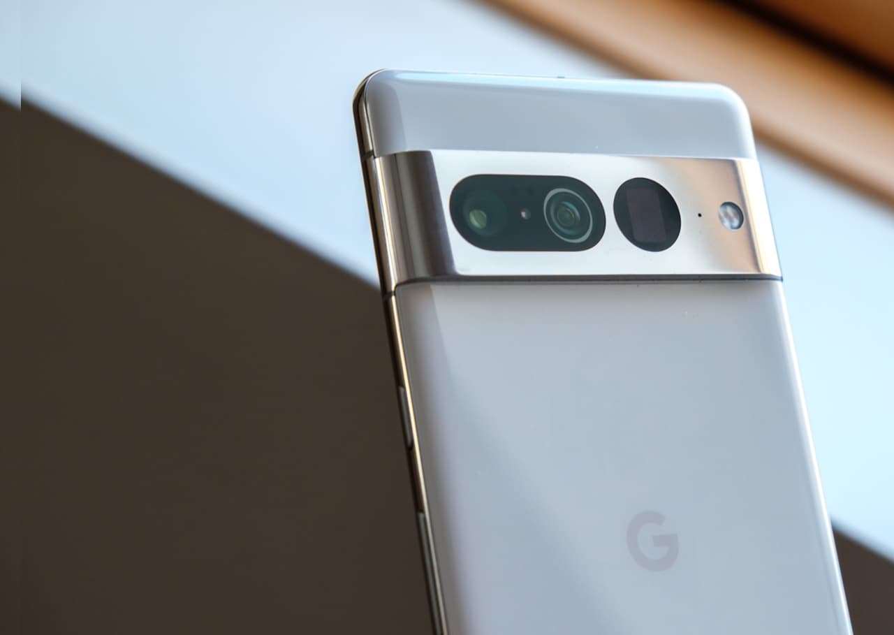 Google Pixel 8 Pro में मिल सकता है बिल्ट-इन थर्मामीटर, यहां डिटेल्स में जानें...