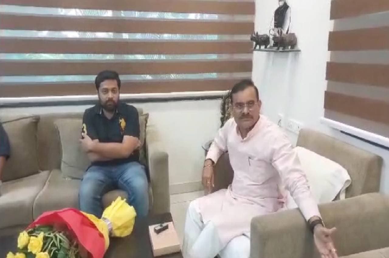 दीपक जोशी के कांग्रेस में जाने के बाद बेटे ने VD शर्मा से की मुलाकात, दिया बड़ा बयान