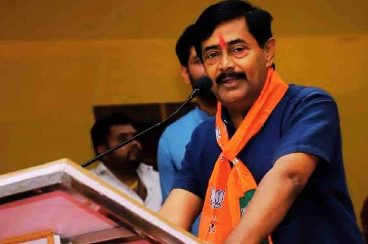 MP में सियासी हलचल तेज, कांग्रेस में शामिल होने की अटकलों बीच दीपक जोशी ने खाली किया सरकारी बंगला