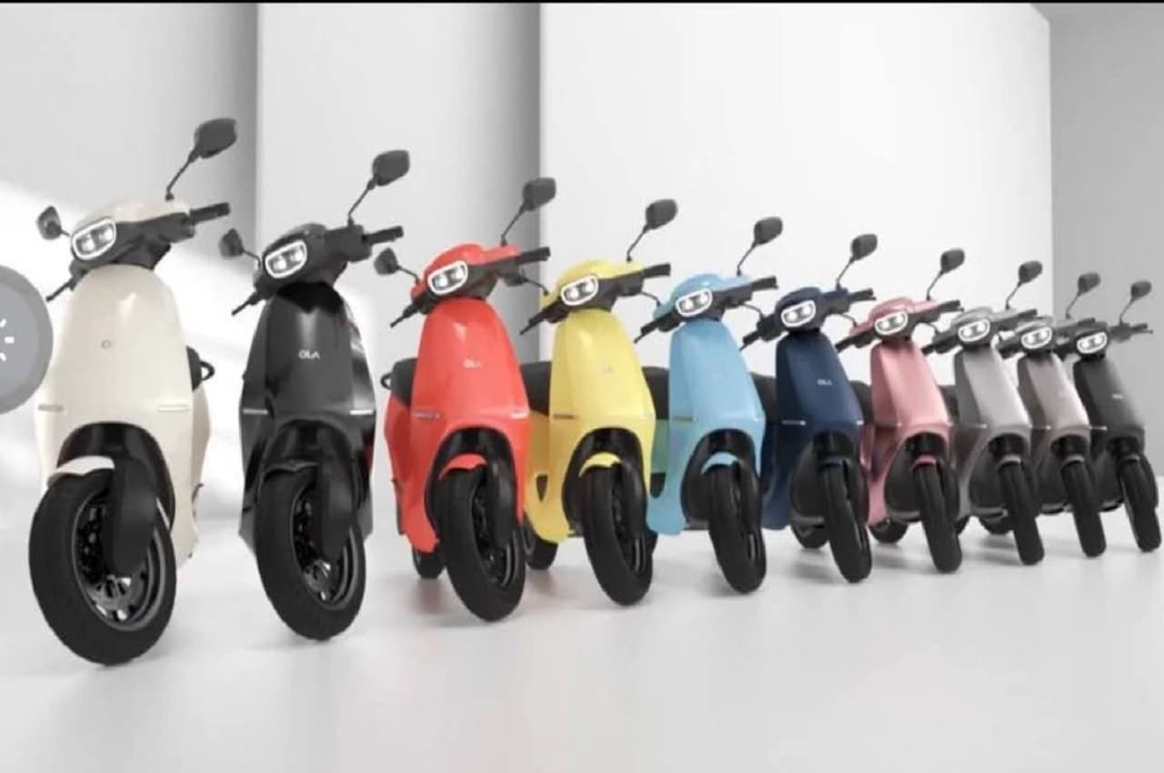 EV Sales Down: सब्सिडी हटा जाने से इलेक्ट्रिक दोपहिया वाहनों की बिक्री घटी, एक मात्र इस कंपनी ने की अच्छी सेल