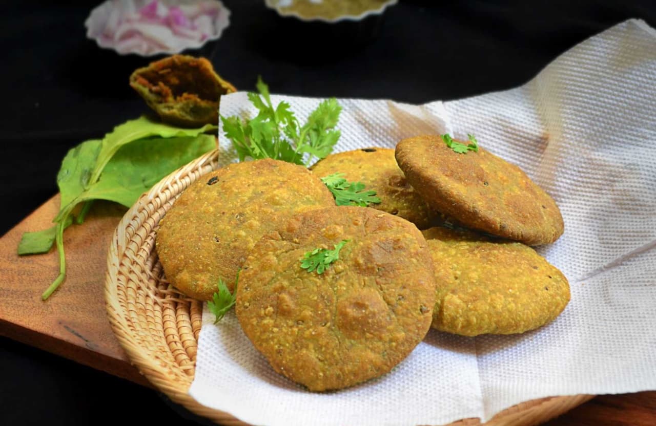 Rava Kachori Recipe: वीकेंड पर बनाना है कुछ खास? ट्राई करें रवा कचौड़ी की रेसिपी