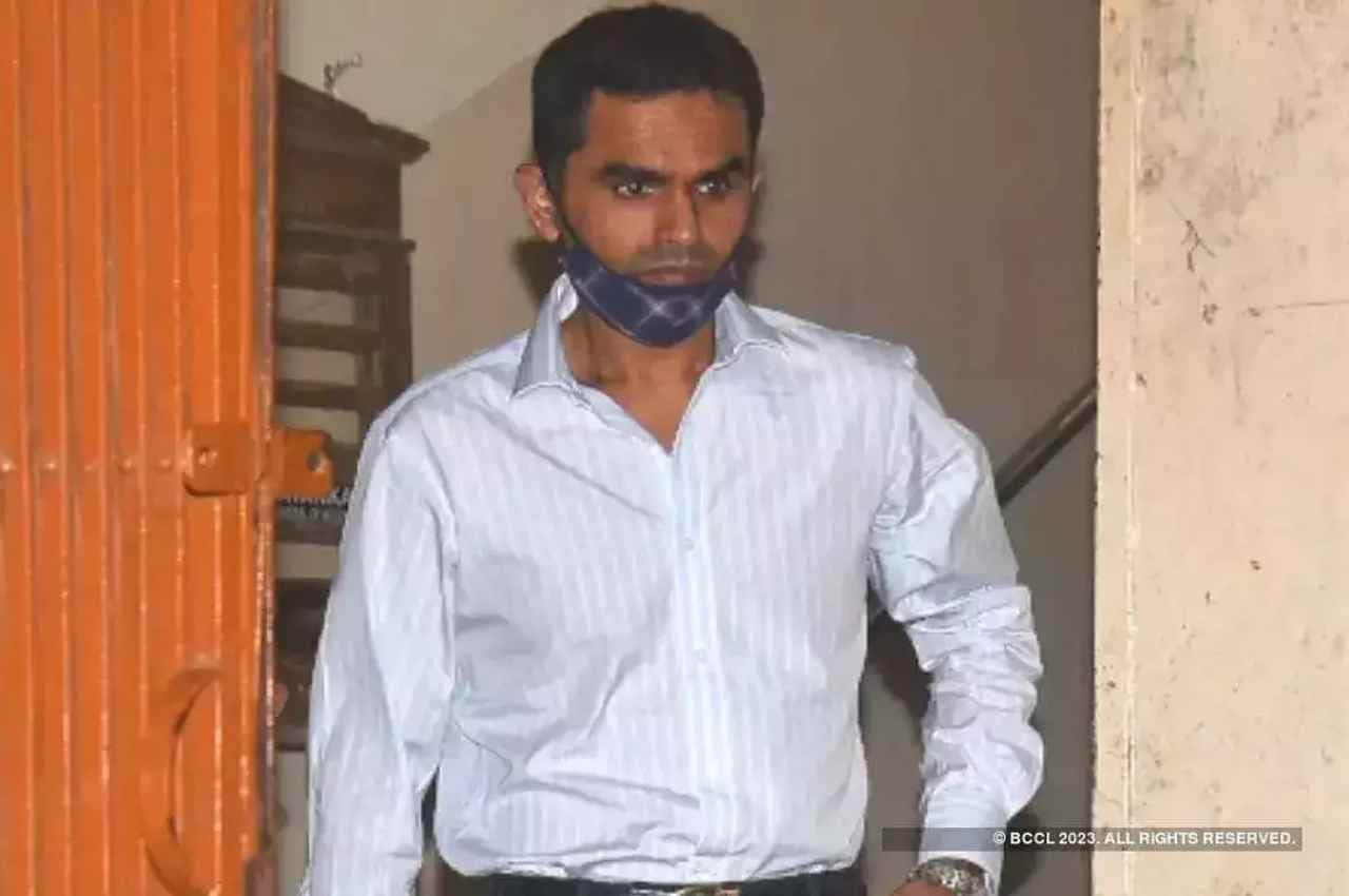 NCB के पूर्व अफसर पर शाहरुख खान के बेटे से करोड़ों की वसूली का आरोप, सीबीआई ने दर्ज किया केस