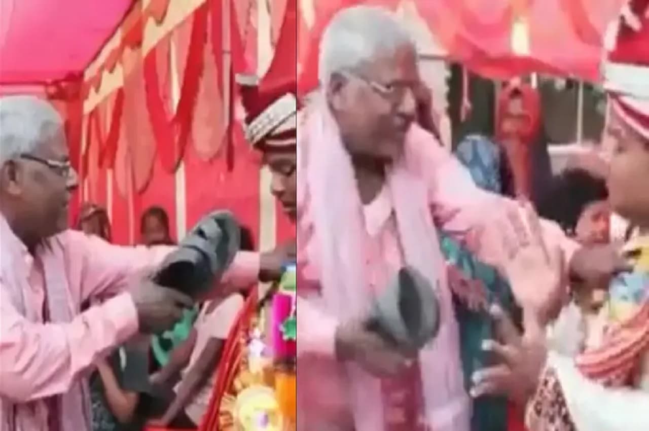 Video: दहेज में बाइक मांगने पर दुल्हन के पिता ने दूल्हे को चप्पल से मारा, बहुत वायरल हो रहा है ये शादी