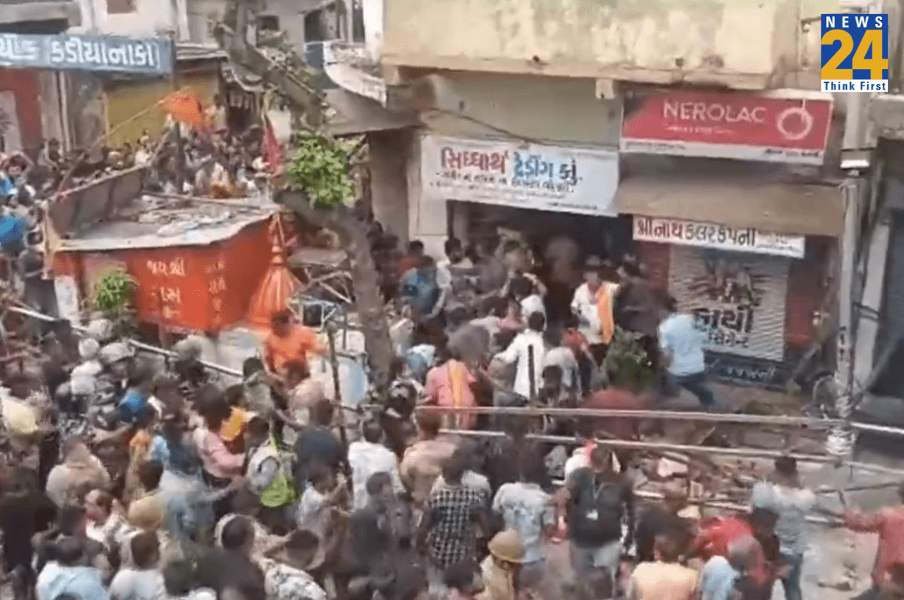 Jagannath Rath Yatra: अहमदाबाद में जगन्नाथ रथयात्रा के दौरान दो मंजिला मकान का छज्जा गिरा, युवक की मौत, 8 घायल