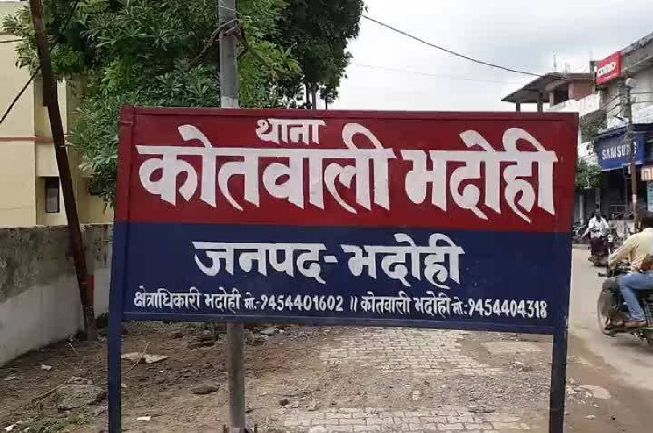 Ambedkar Statue Row: उत्तर प्रदेश के भदोही में अंबेडकर की मूर्ति हटाने को लेकर झड़प, 11 लोग गिरफ्तार