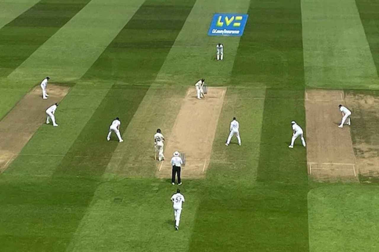 Ashes 2023: गावस्कर ने इंग्लैंड के अनोखे फील्ड सेटअप को बताया बेकार, बोले- 'ये सिर्फ टीवी पर दिखने के लिए अच्छा'