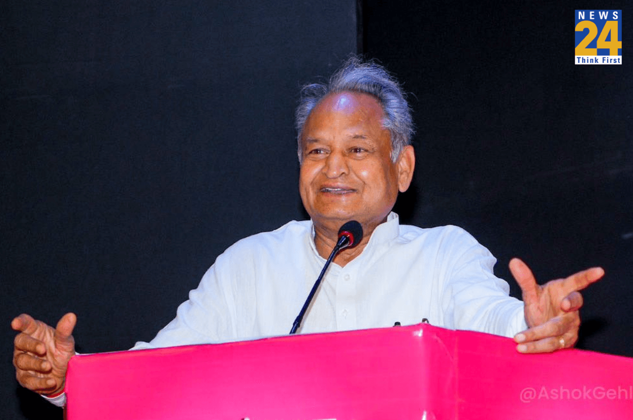 राजस्थान में ED की छापेमारी पर भड़के CM अशोक गहलोत, बोले- 'देश में उड़ाई जा रही लोकतंत्र की धज्जियां'