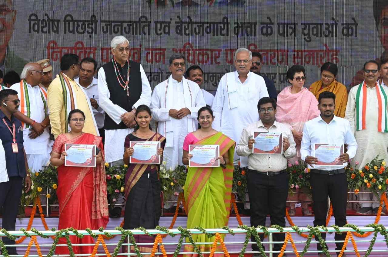 सरगुजा में खुले 5 नए आत्मानंद स्कूल, 39 शिक्षकों को मिली मुख्यमंत्री के हाथों नियुक्ति पत्र