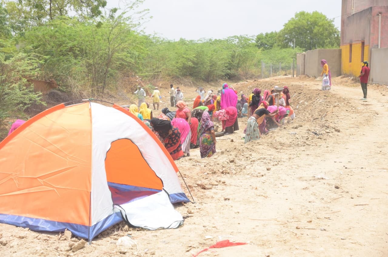 Bhilwara News: महिला सशक्तीकरण की अभिनव पहल, मनरेगा में महिलाएं कर रही मेट का नियोजन