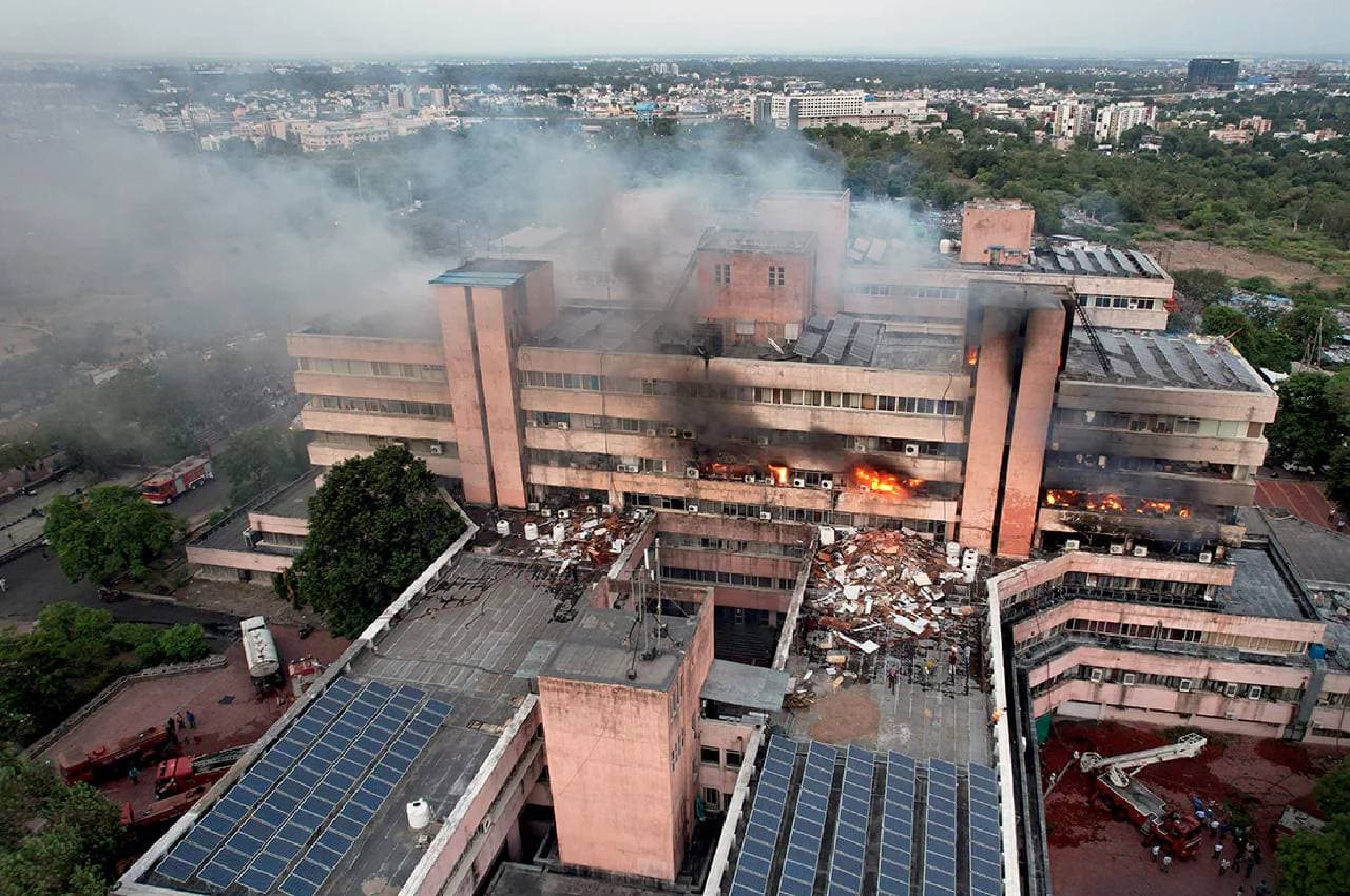 Bhopal Fire: भोपाल के सतपुड़ा भवन में लगी आग पर 14 घंटे बाद पाया काबू, ऑपरेशन में शामिल हुई सेना, CISF