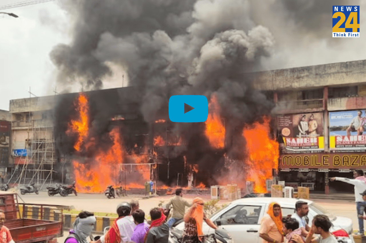 Chhattisgarh Fire VIDEO: दिल्ली के मुखर्जी नगर जैसा छत्तीसगढ़ में अग्निकांड, पहली मंजिल से कूदे लोग, तीन की मौत