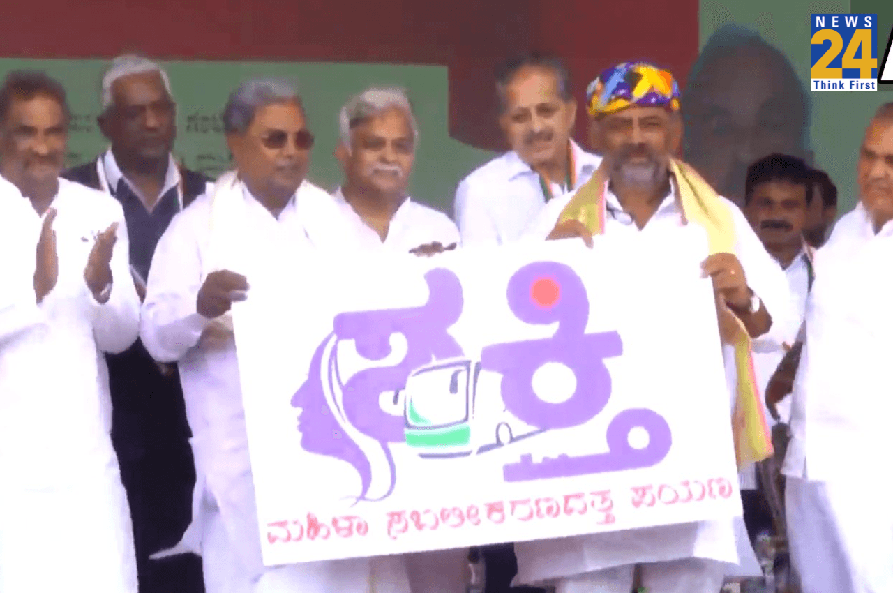 Free Bus Ride: अब कर्नाटक में महिलाएं करेंगी सरकारी बसों में मुफ्त सफर, CM सिद्धारमैया ने लॉन्च की शक्ति स्कीम