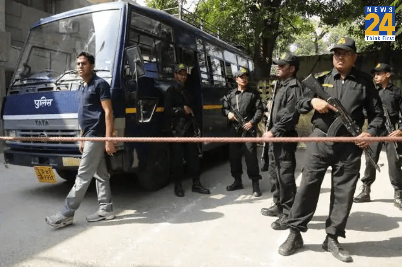 गुजरात में ISIS मॉड्यूल का भंडाफोड़: विदेशी नागरिक-महिला समेत चार पोरबंदर से गिरफ्तार, लव जिहाद से भी मिला कनेक्शन