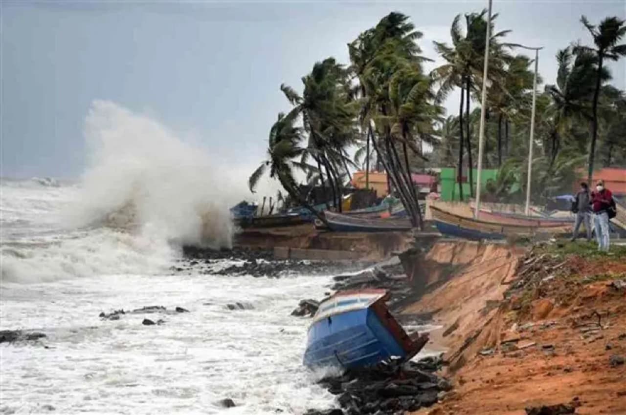 Cyclone Biparjoy: पश्चिम रेलवे ने 15 जून तक 95 ट्रेनें रद्द कीं, लिस्ट आई सामने
