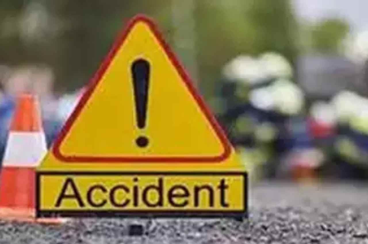 Road Accident: जगदलपुर में बाइक सवार पर गिरा पेड़, दो लोगों की मौत