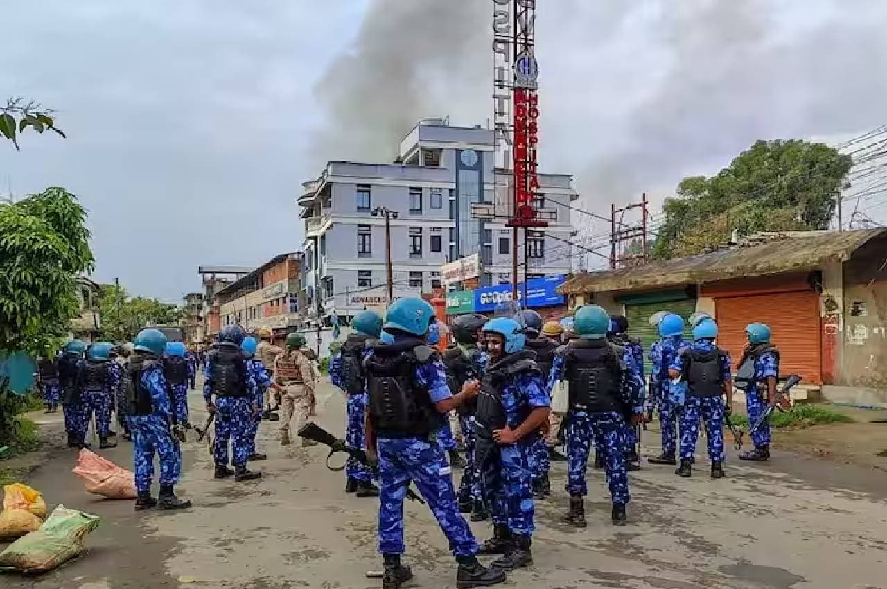 मणिपुर में नहीं थम रहा हिंसा का दौर, इंफाल पश्चिम में स्कूल के बाहर महिला की गोली मारकर हत्या