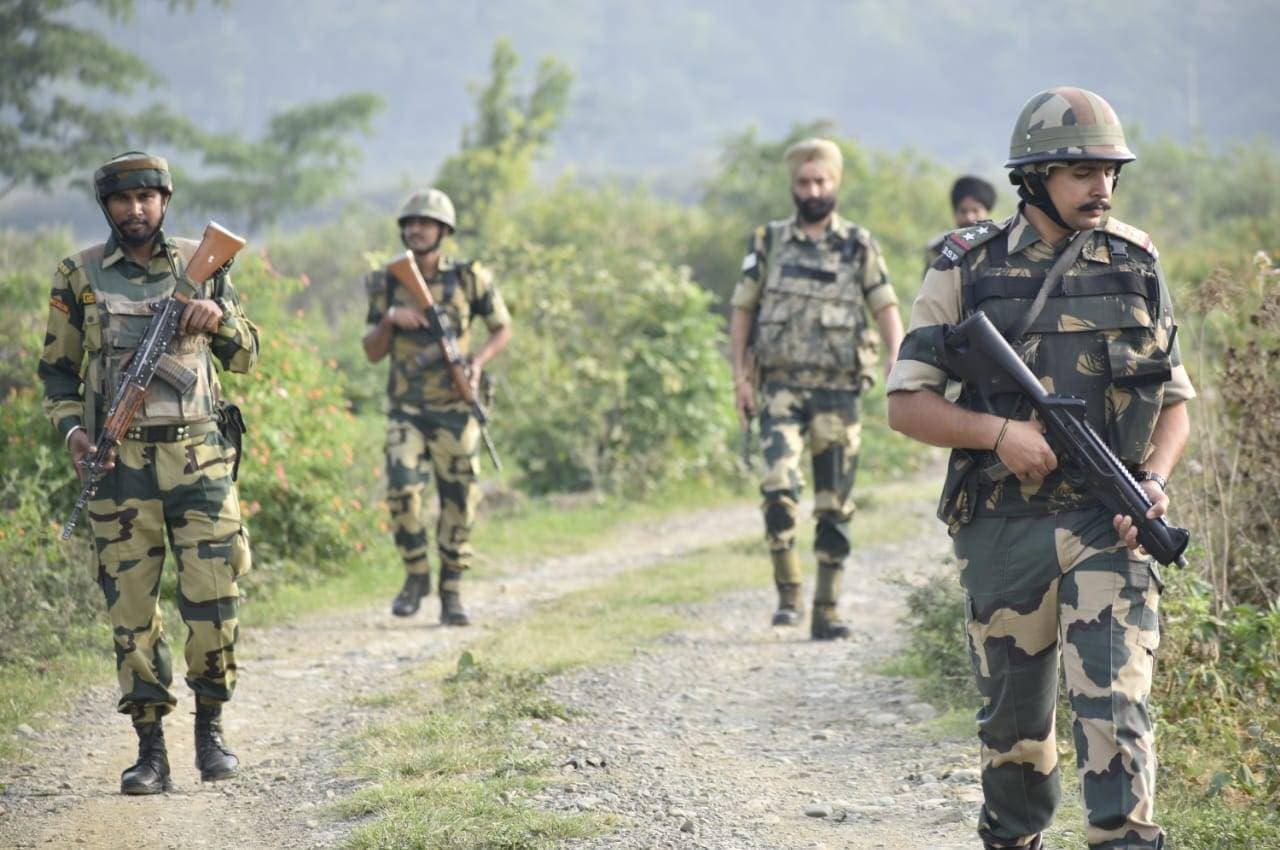 मणिपुर में नहीं थम रही हिंसा; इंफाल समेत अन्य इलाकों में गोलीबारी और आगजनी, सेना का जवान घायल