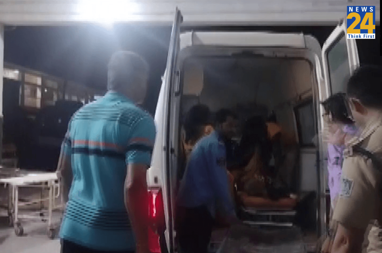 Morena Road Accident: मध्यप्रदेश के मुरैना में खड़ी ट्रक से टकराई बस, तीन की मौत, सात घायल