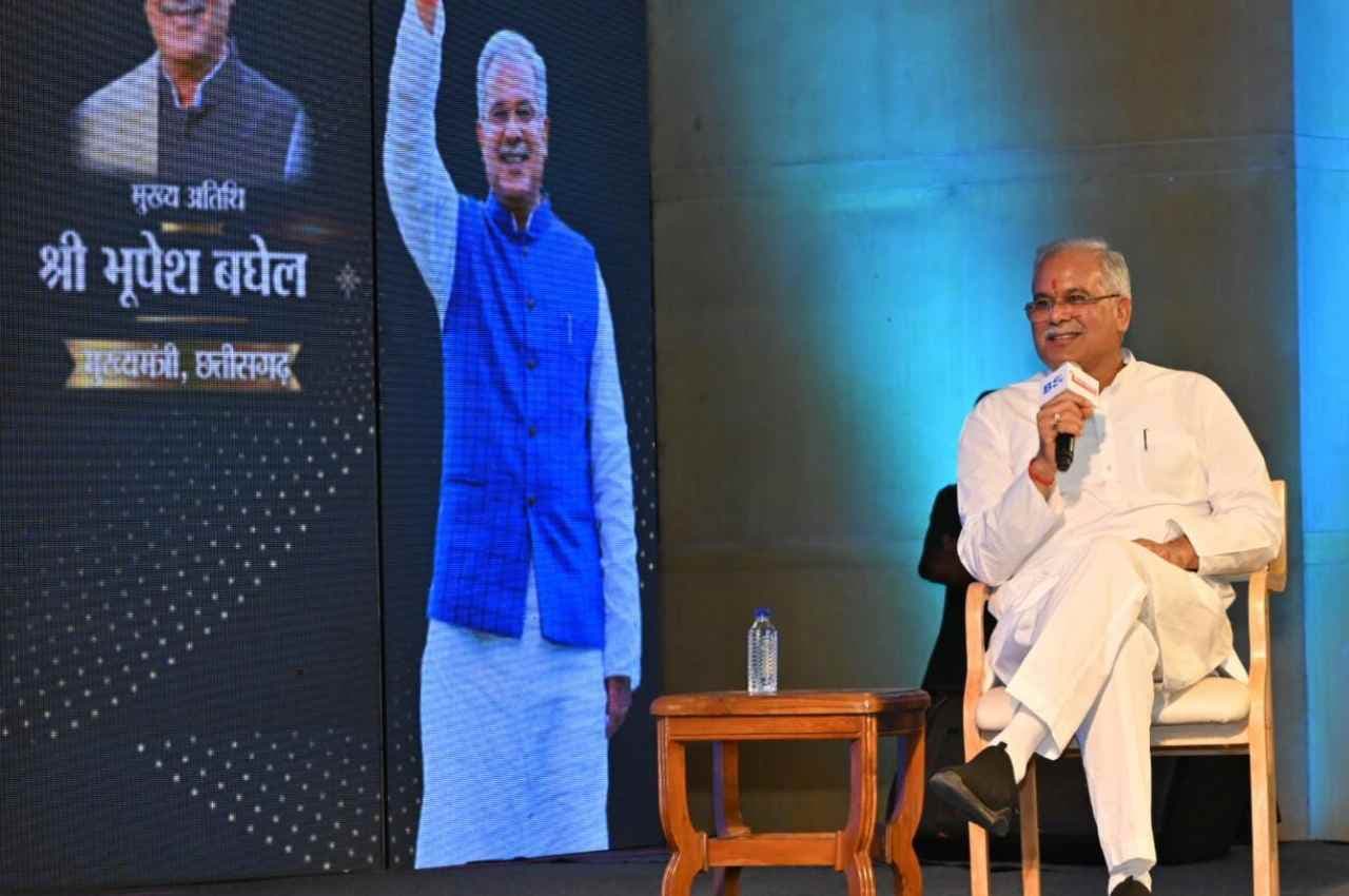 नवा बिहान-नवा छत्तीसगढ़ कार्यक्रम में शामिल हुए मुख्यमंत्री बघेल, बोले- छत्तीसगढ़ में हर वर्ग के लिए किया जा रहा है काम