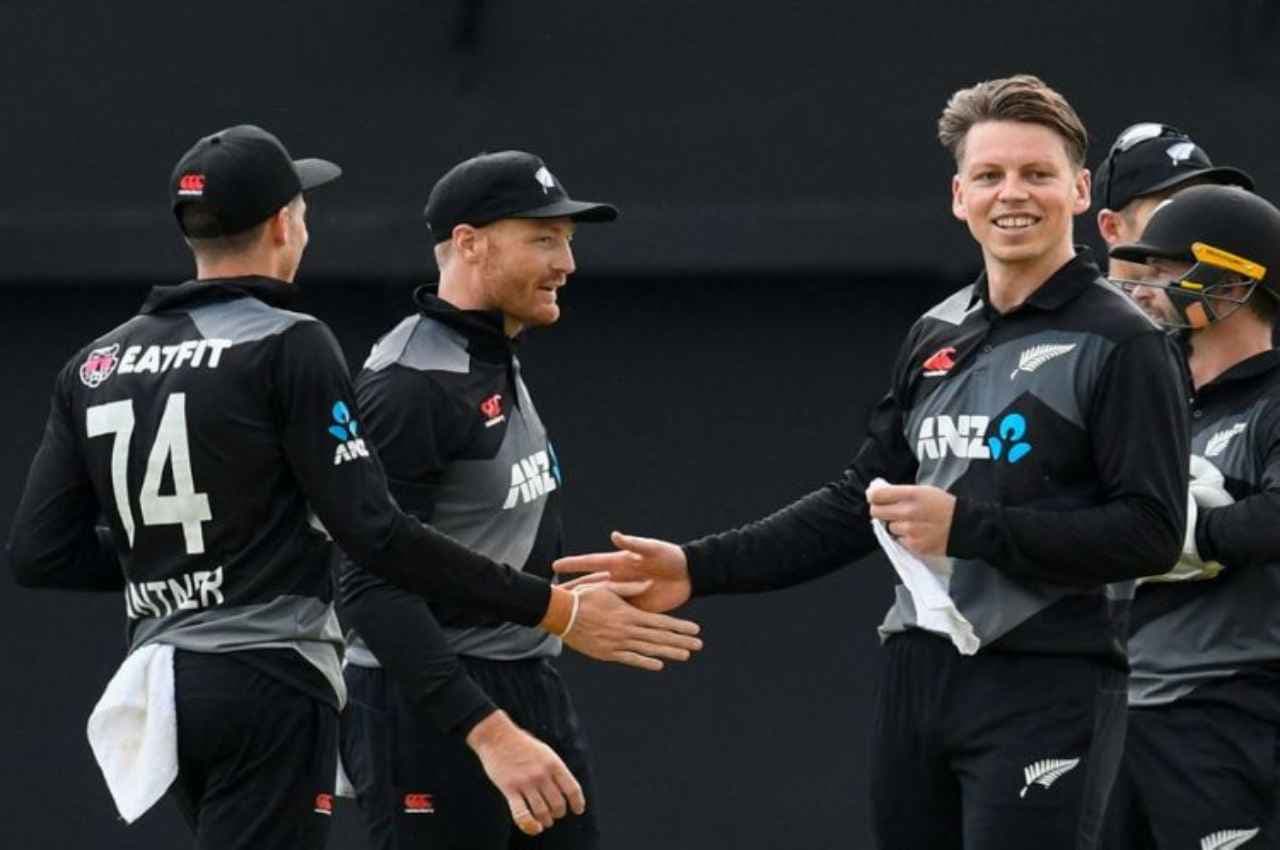 ODI World Cup 2023: न्यूजीलैंड को लगा बड़ा झटका, भारत में शतक जड़ने वाला ये ऑलराउंडर चोट के चलते बाहर